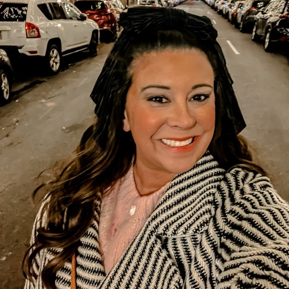 Meet your Posher, Amanda - Picture 2 of 16